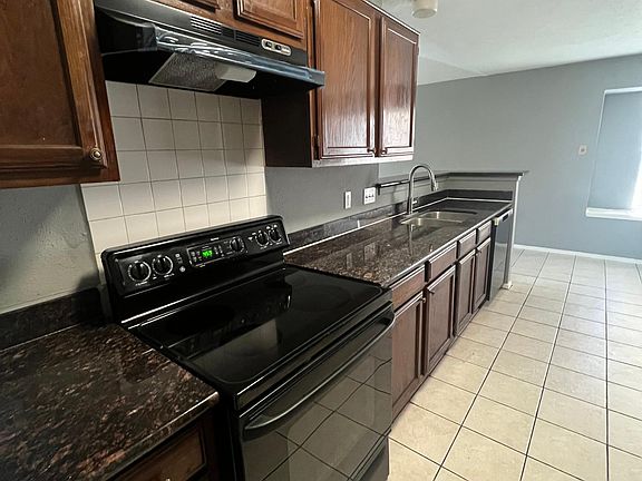3rd image of 1422 Fieldstone Dr