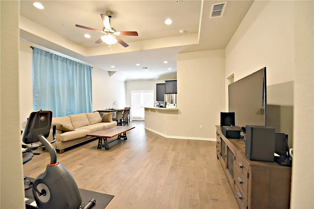 3 bed, 2.0 bath, 1308 sqft, $2,295 — Photo 4