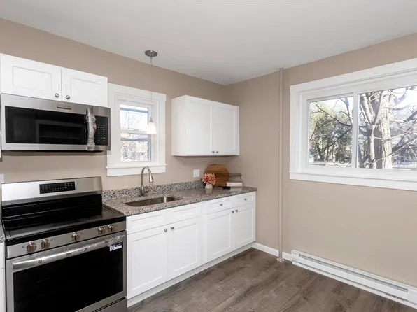 49 View St, Holyoke, MA 01040