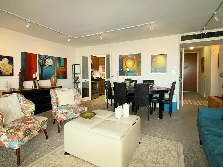 6033 N Sheridan Rd #24M — Photo 2