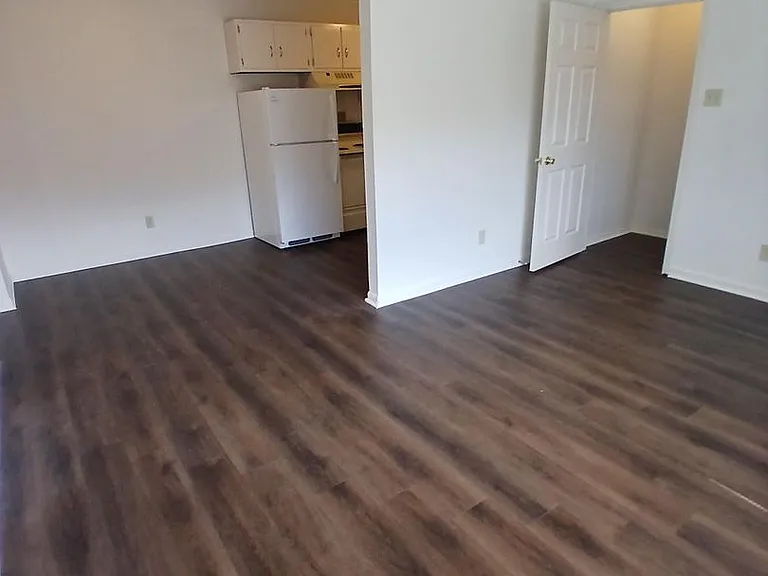 Yorktowne Apartments — Photo 3