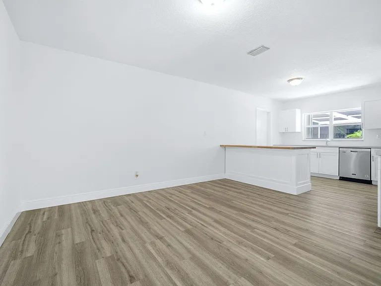 321 E Chaminade Dr — Photo 24