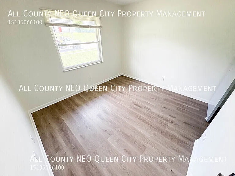 2725 McCall St — Photo 17