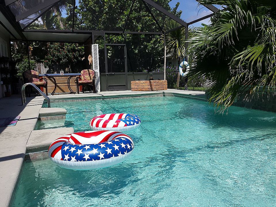 Lanai/Hot Tub/Firepit