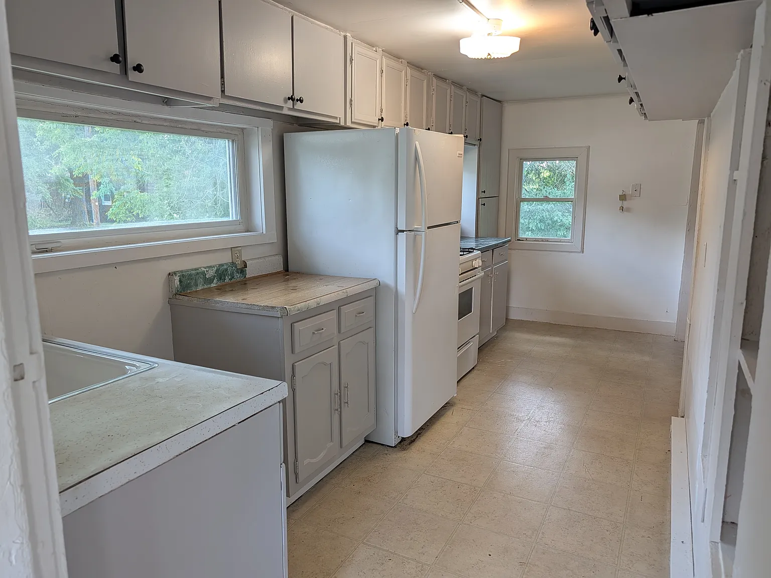 3 bed, 864 sqft, $1,300 — Photo 4