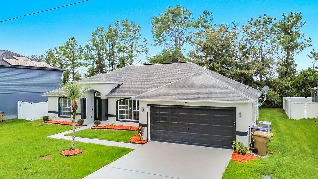 3 bed, 2.0 bath, 1870 sqft, $2,200 — Photo 2