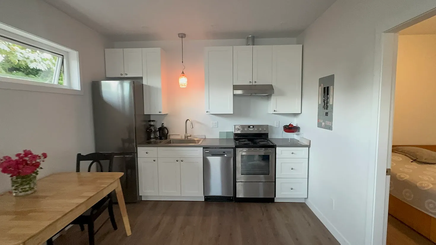 1 bed, 400 sqft, $2,200 — Photo 3