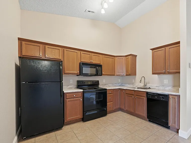 Suncrest Village — Photo 14