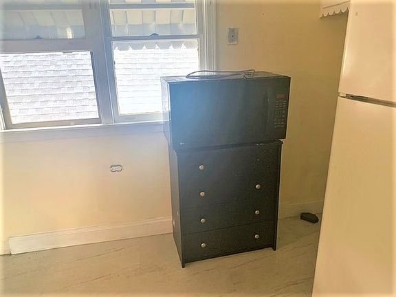 3rd image of 229 Hagen St #2