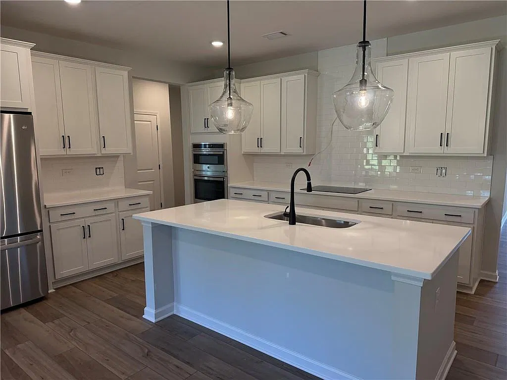 4 bed, 3.0 bath, 2693 sqft, $3,000 — Photo 3
