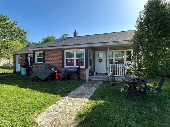 1563 Gallimore St, Christiansburg, VA 24073