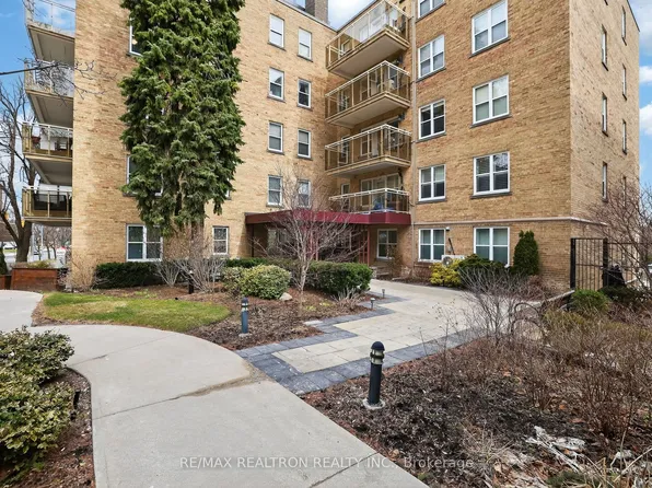 2603 Bathurst St #106, Toronto, ON M6B 2Z6