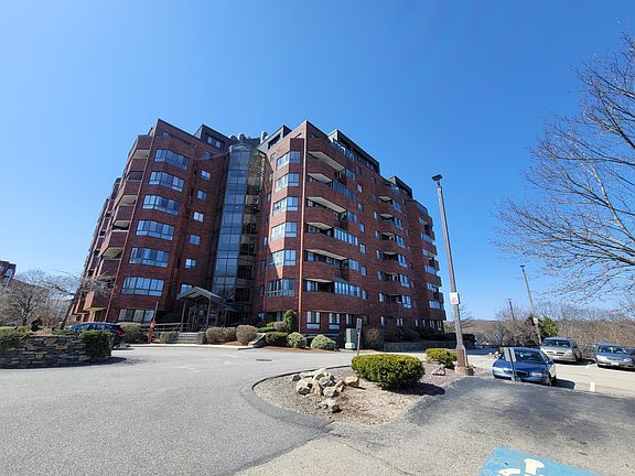 2nd image of 200 Burkhall St