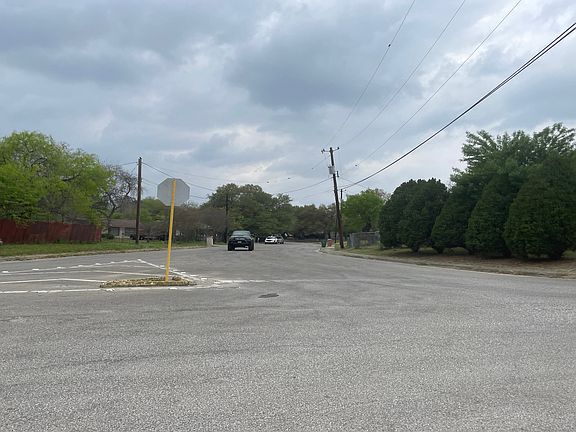 5th image of 126 Oakwood Dr