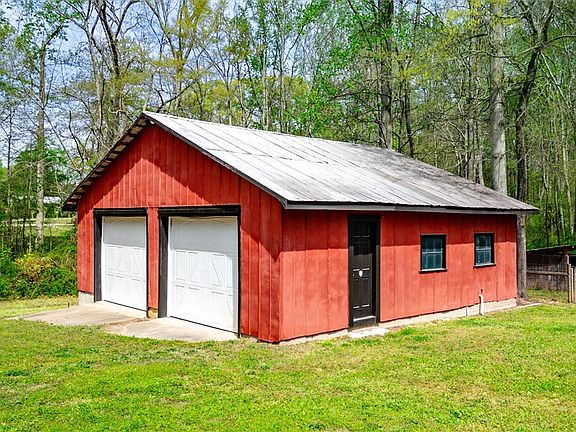 3rd image of 519 Moore Rd