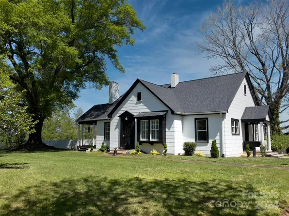 496 Chimney Rock Rd, Rutherfordton, NC 28139
