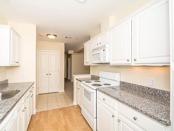 4th image of 70 Washington St Unit 201