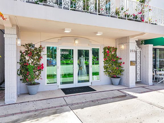 4th image of 255 Royal Poinciana Way