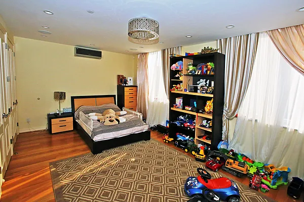 Sold by City Express Realty LLC | media 5