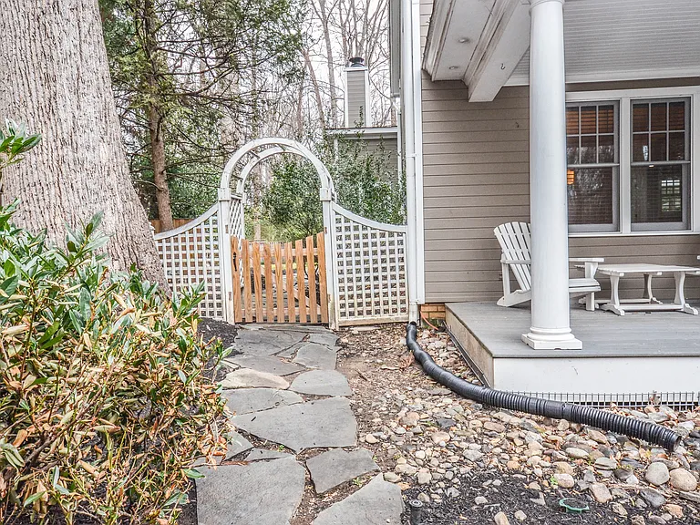 9108 Weant Dr — Photo 48