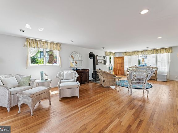 5th image of 55 W Holly Dr