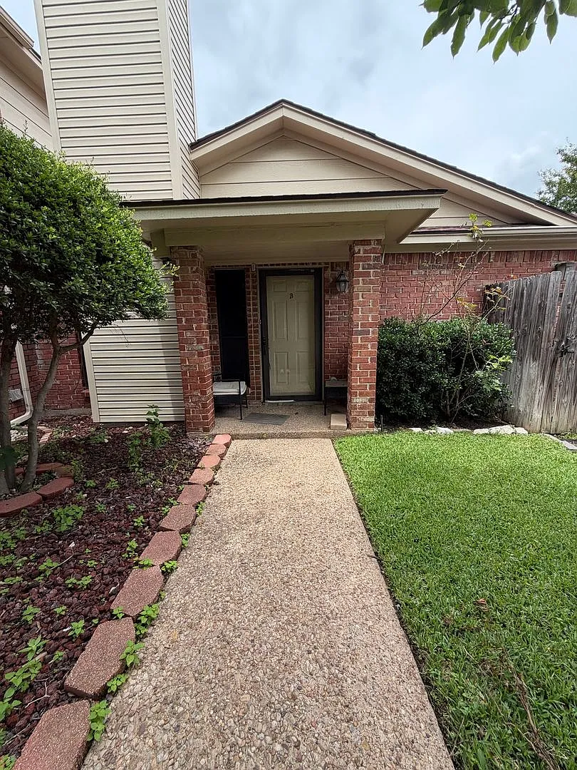Charming 2BR House in Fort Worth — Photo 1