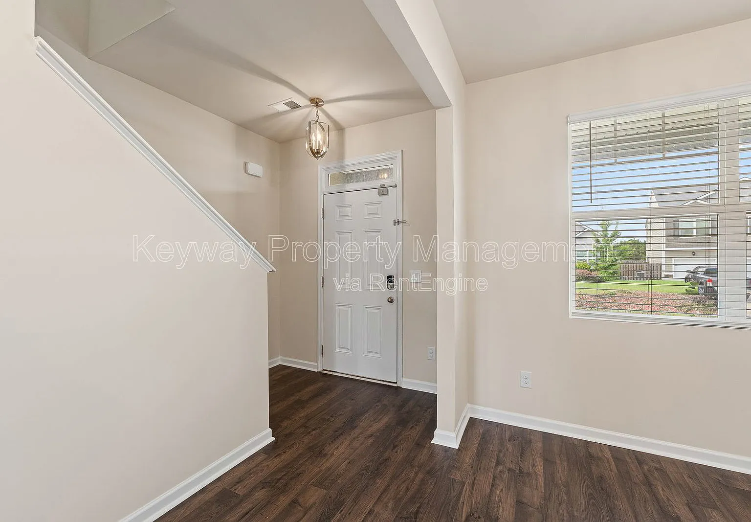 5 bed, 3.5 bath, 2721 sqft, $2,175 — Photo 3