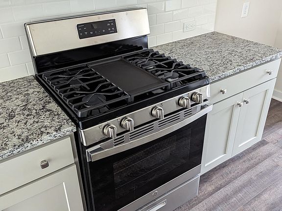 2nd image of 802 Laurel Gate Dr