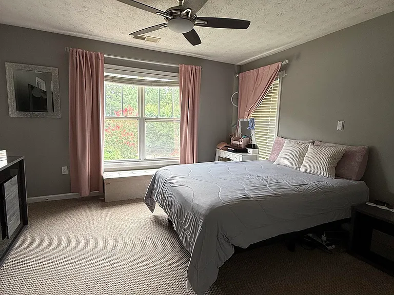 1011 Red Bud St — Photo 9