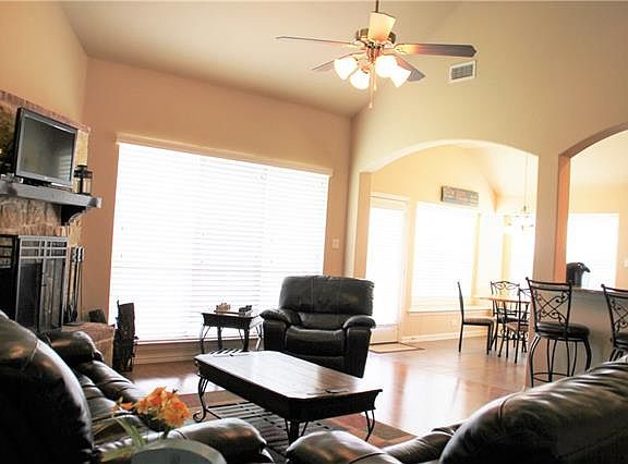 4th image of 212 Oxford Ranch Ct