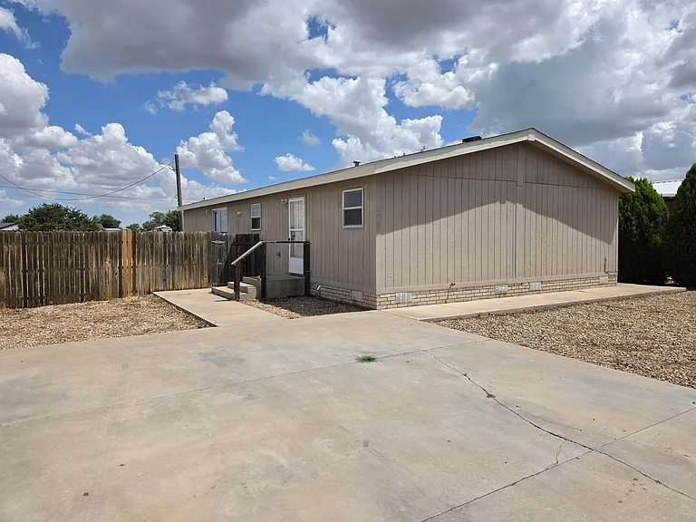1617 E Brazos St — Photo 1