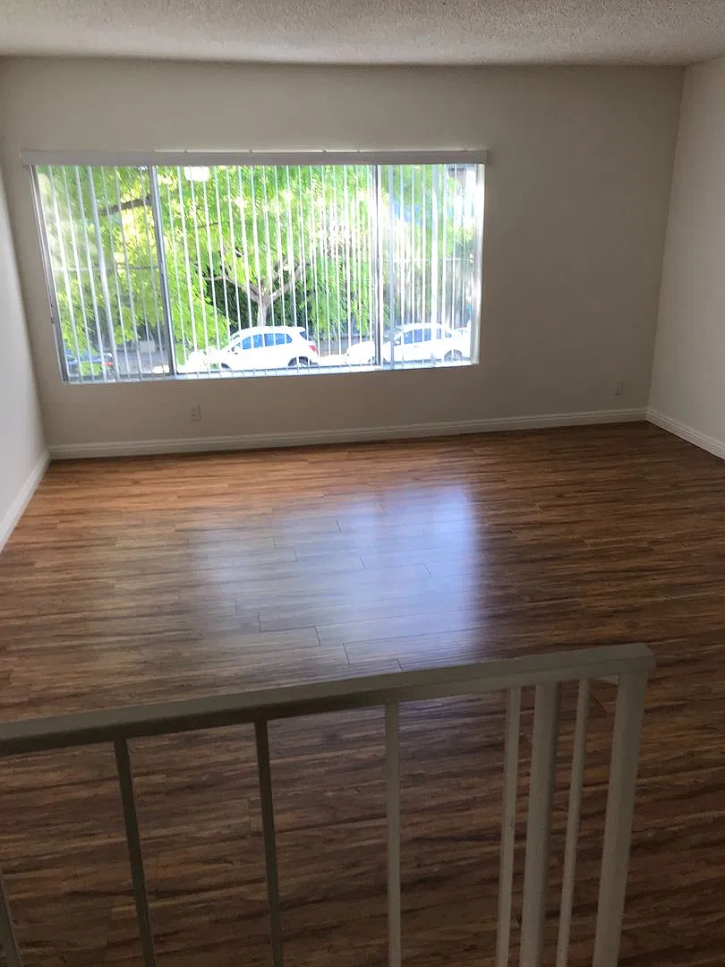 You Are Invited ! Santa Monica Location Offers The Best Of Both Modern And Beach Life Living Expe... — Photo 3