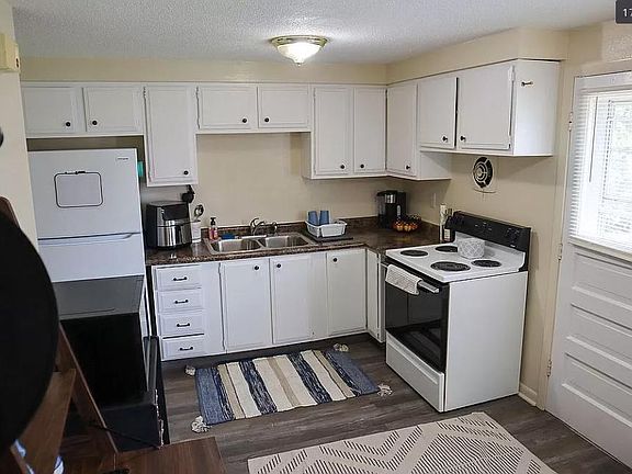 3rd image of 101 E Barnes Ave #101B