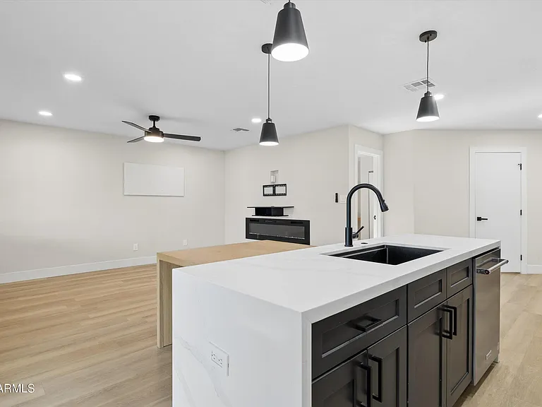 5117 E Beck Ln — Photo 11