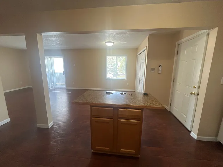 886 Wescott Sq — Photo 15