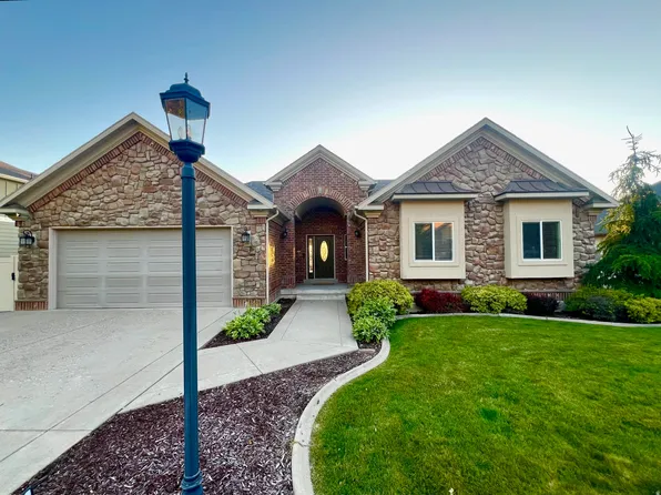 1211 Grandview Dr, Providence, UT 84332
