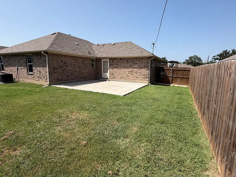 296 Summit Dr — Photo 4