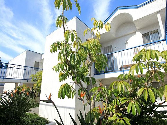 3rd image of 1471 Grove Ave #23