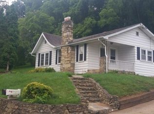 42 Pearl St, Canton, NC 28716