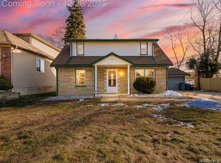 1652 Van Courtland Dr, Troy, MI 48083