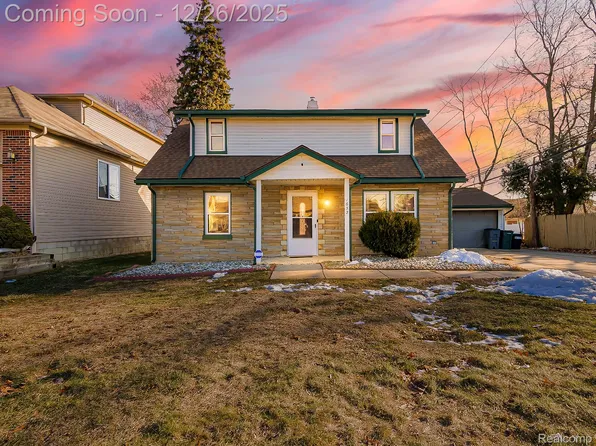 1652 Van Courtland Dr, Troy, MI 48083