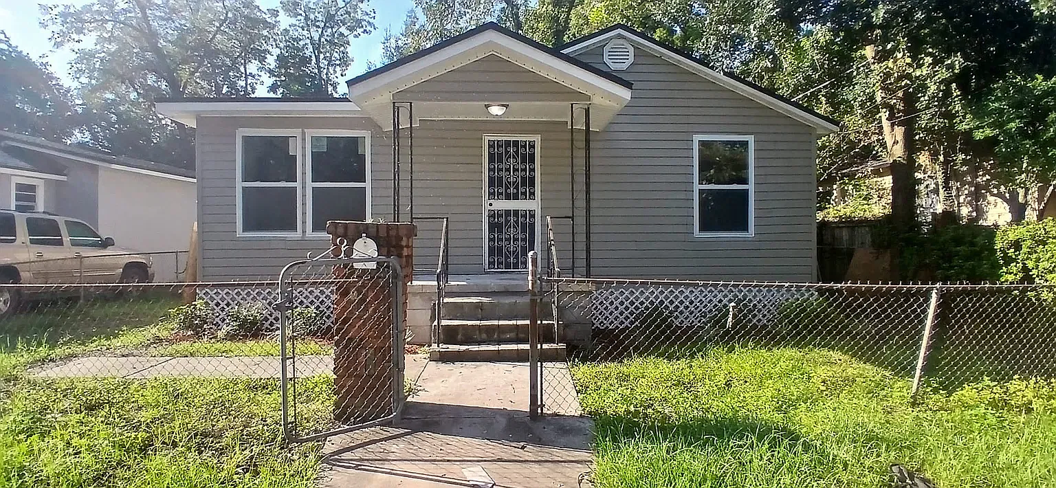 4 bed, 1230 sqft, $1,850 — Photo 1