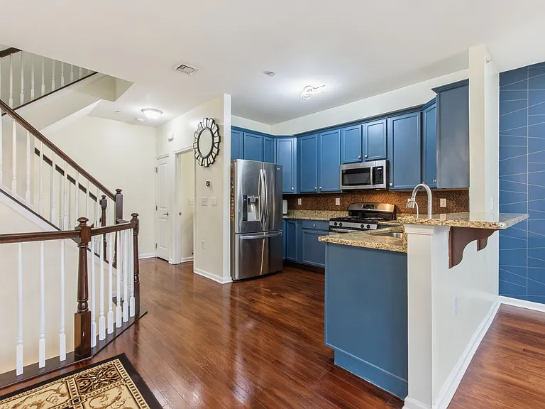 302 Rotando Way — Photo 8