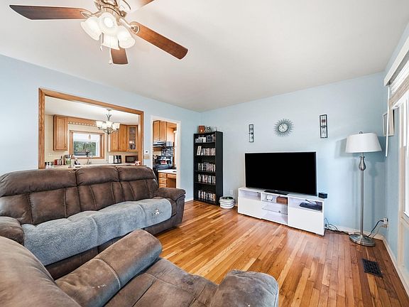 4th image of 5126 Welwyn Ct