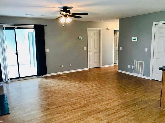 4th image of 121 W Victoria Ct APT B