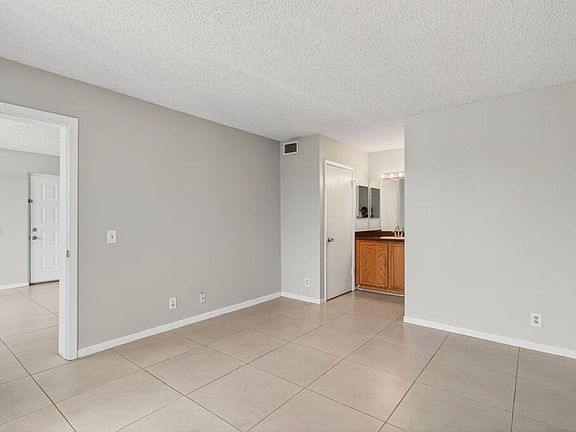 5th image of 752 Executive Center Dr #11-11-11