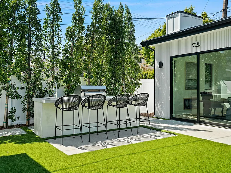 4425 Morse Ave — Photo 9