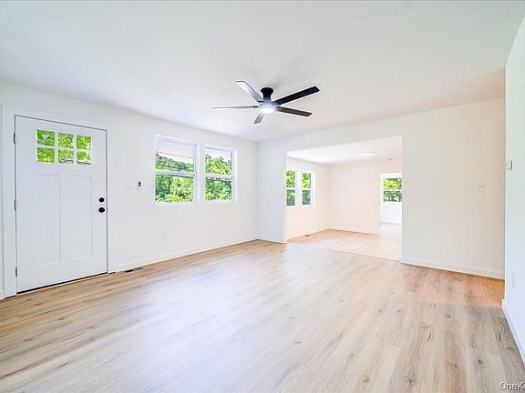 3rd image of 452 Vineyard Avenue