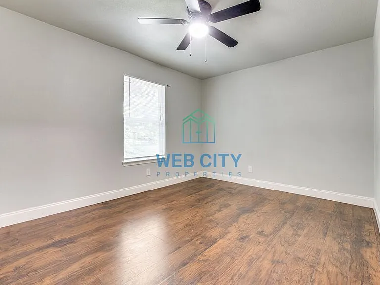 4218 Carpenter Ave — Photo 9