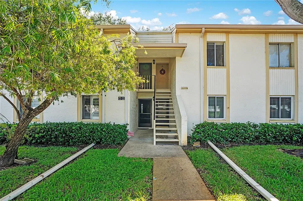 2 bed, 2.0 bath, 1054 sqft, $2,100 — Photo 1